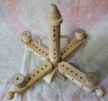 ゲーテのくみ木で作ったメリーゴーランド